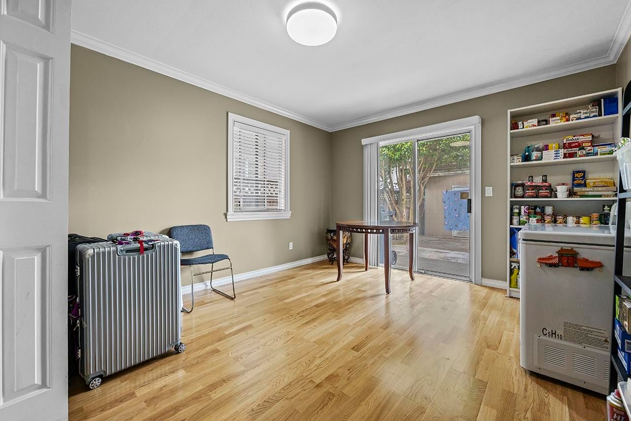 Listing Image 12