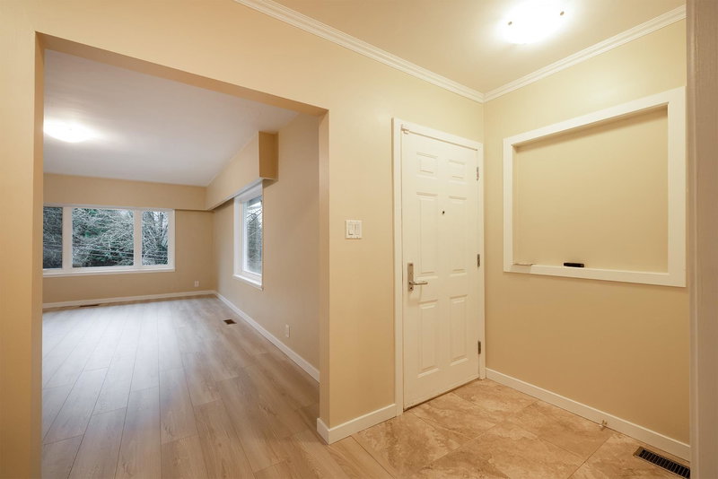 111 Bonnymuir Drive, West Vancouver, V7S 1L4 | Image 3
