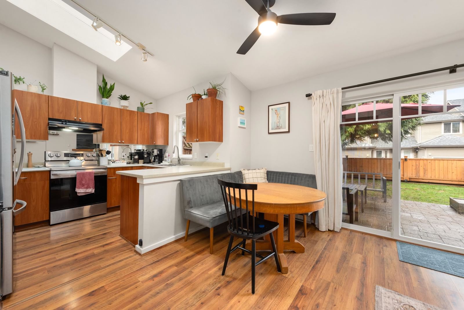 Listing Image 6