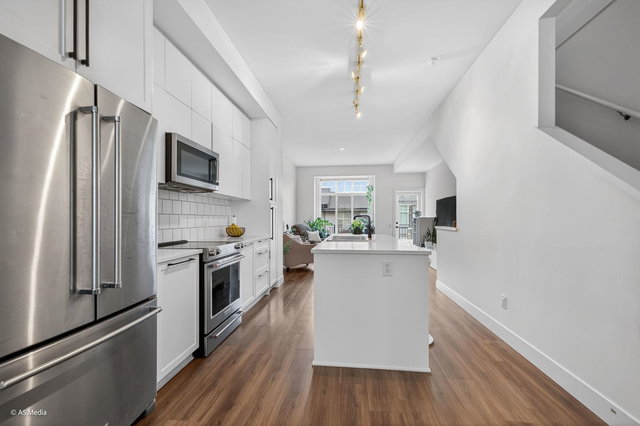 44 - 3552 Victoria Drive