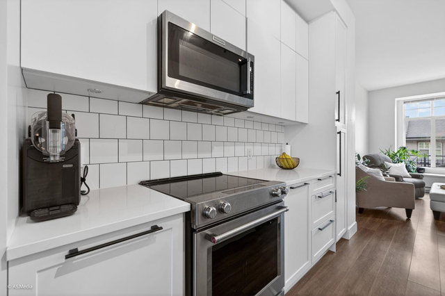 44 - 3552 Victoria Drive