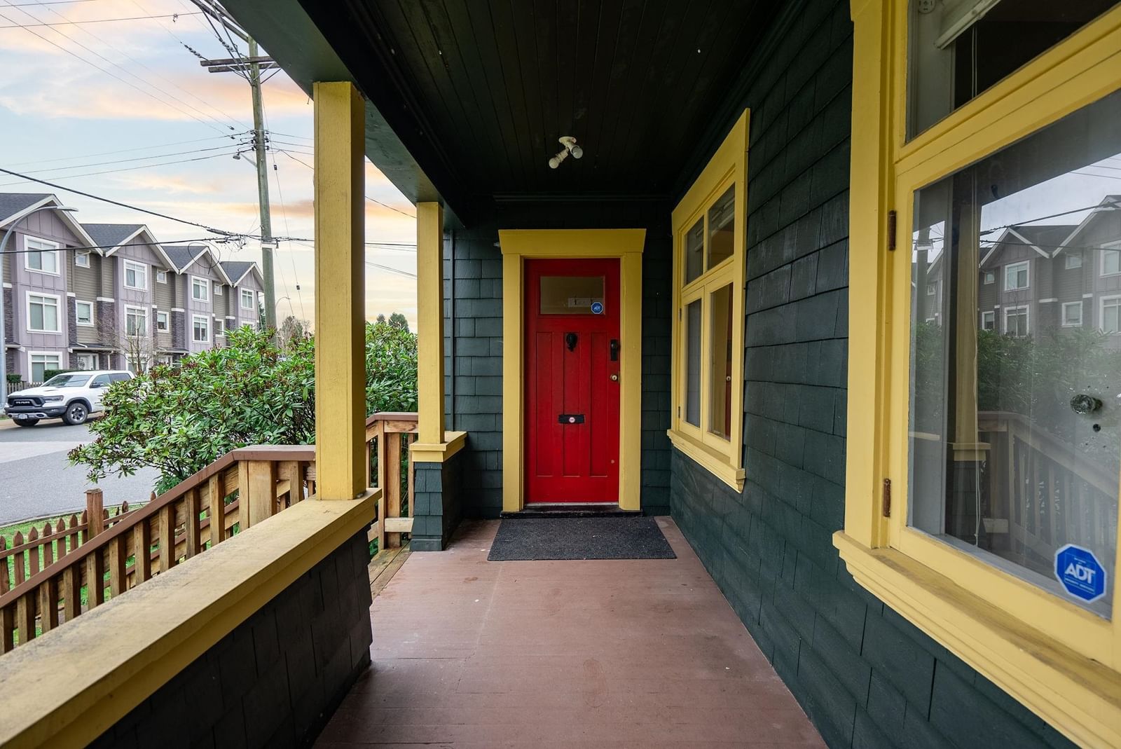 Listing Image 4