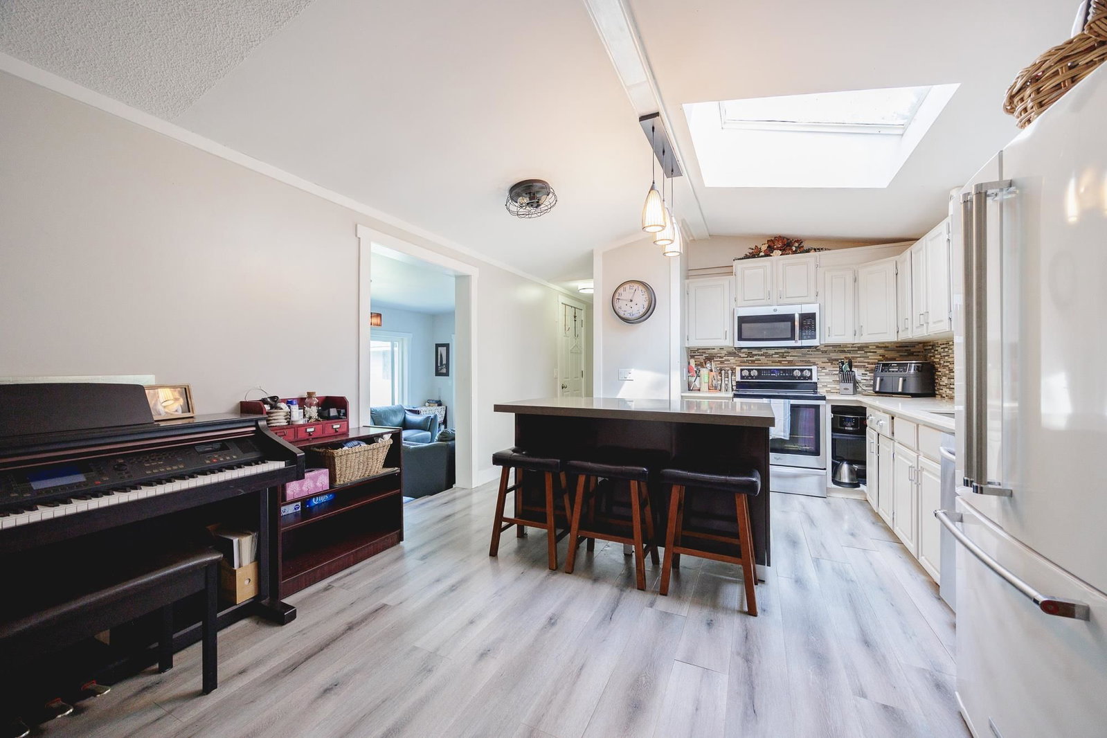 Listing Image 11