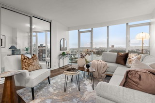 1603 - 388 Drake Street