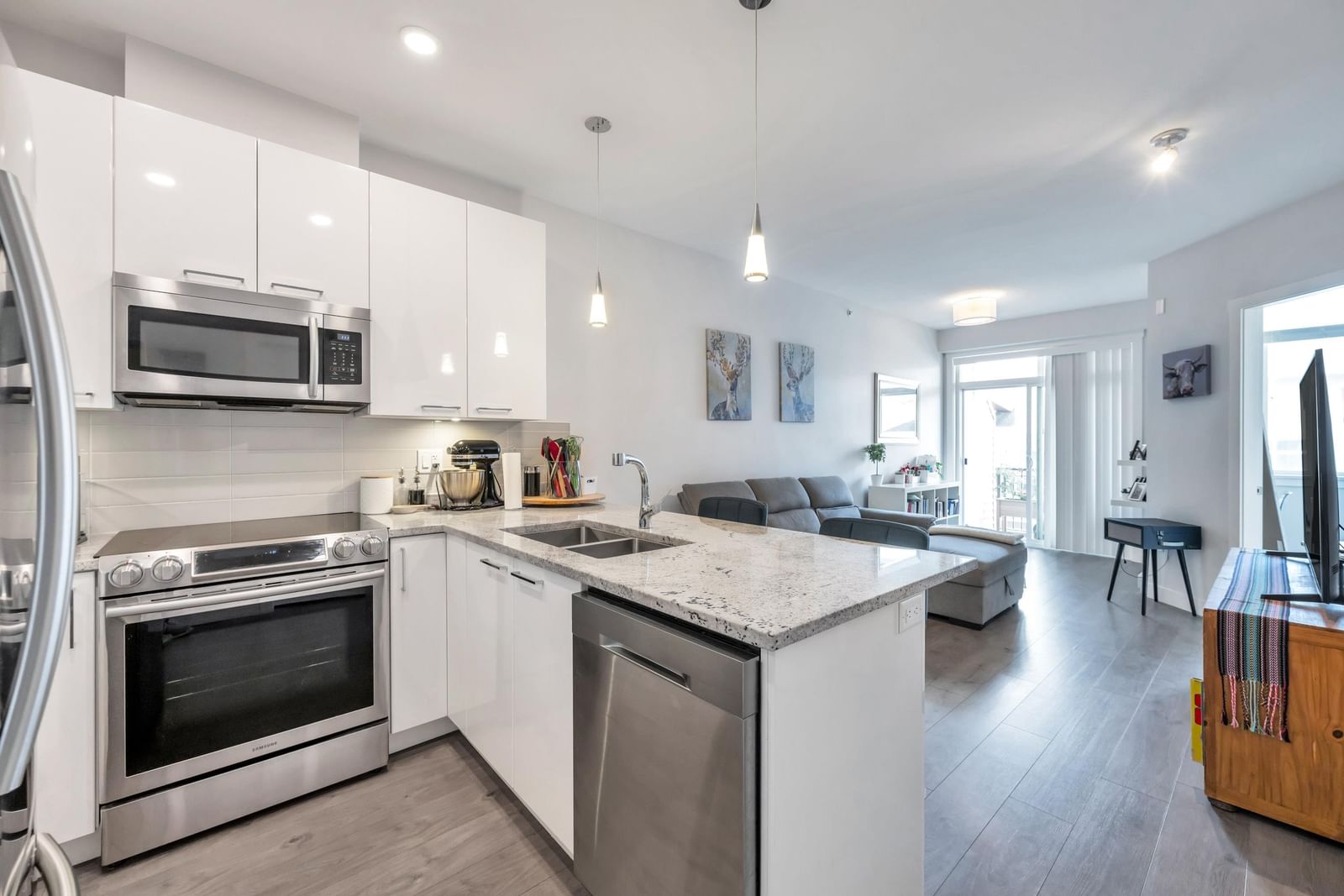 Listing Image 10