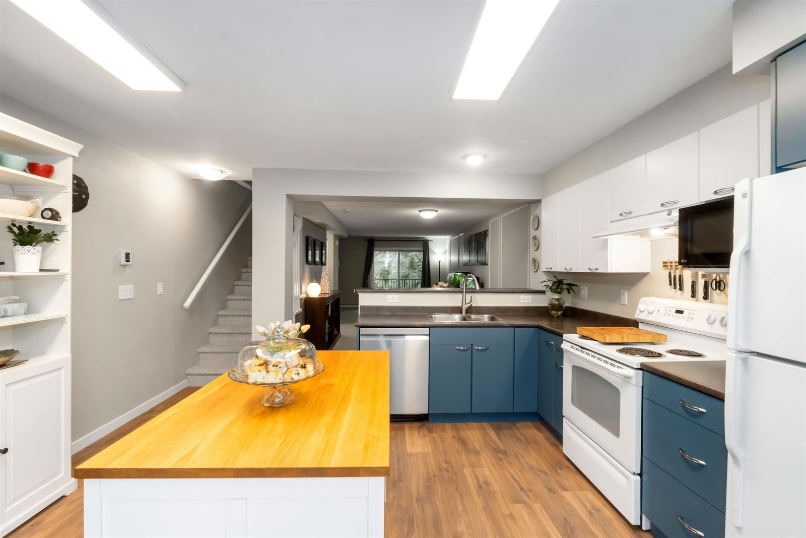 Listing Image 10