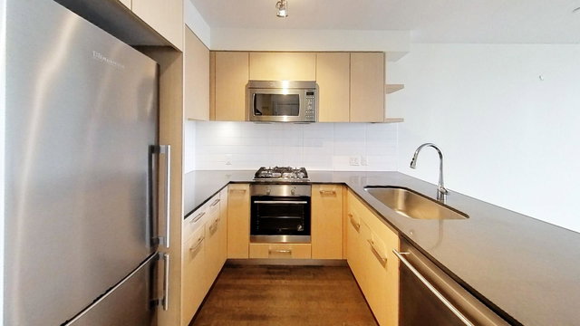 5xx - 7788 Ackroyd Road