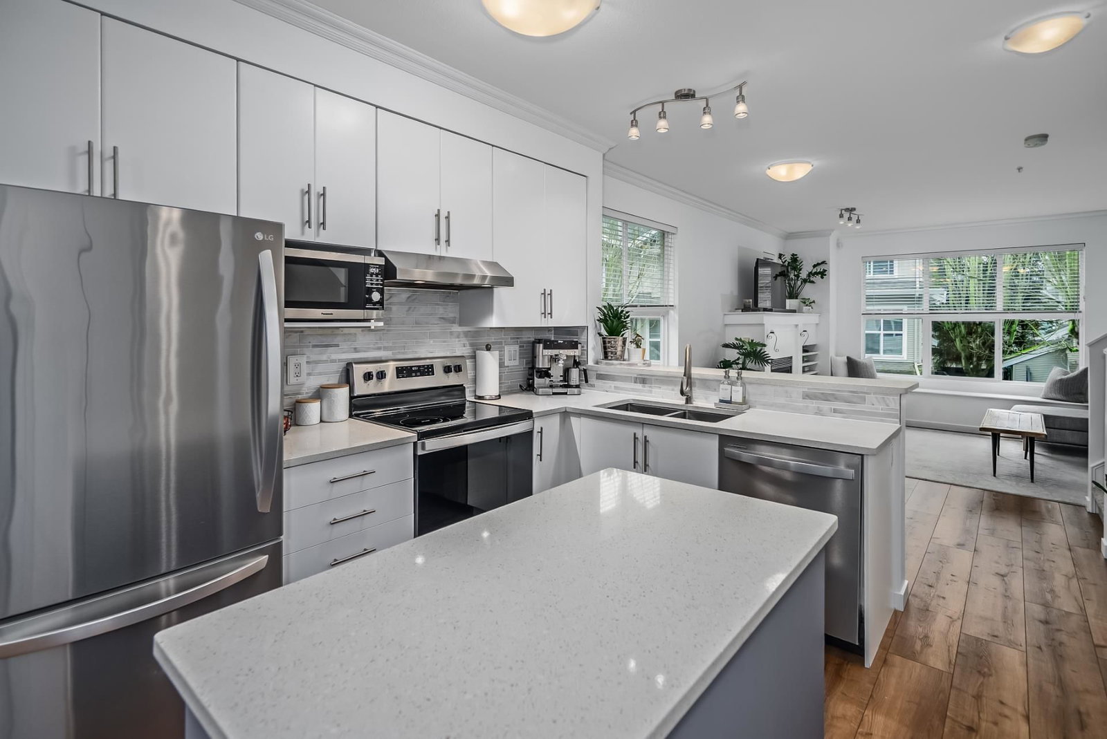 Listing Image 15
