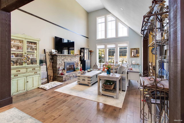 15 - 1911 Woodside Boulevard