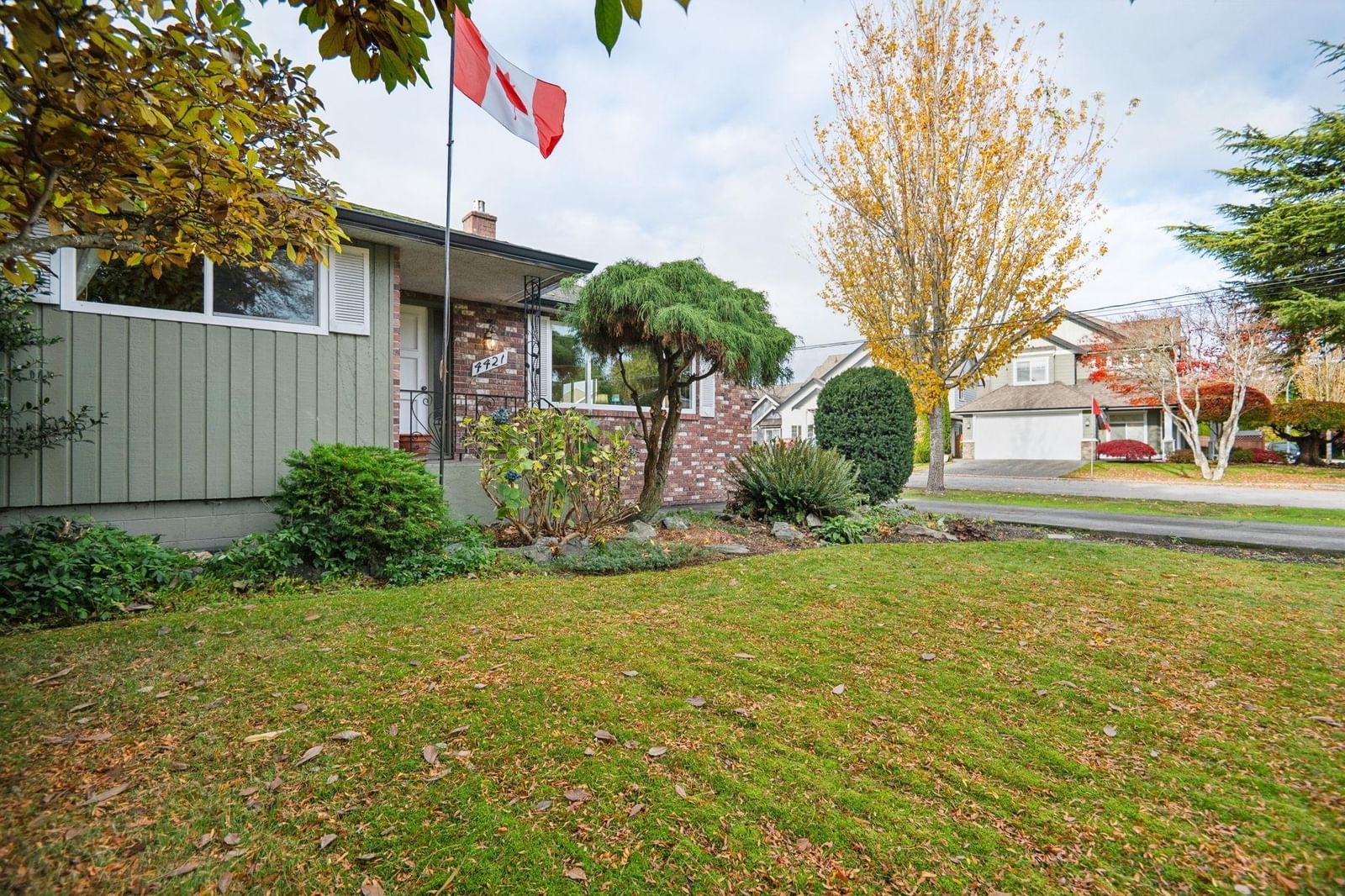 Listing Image 4