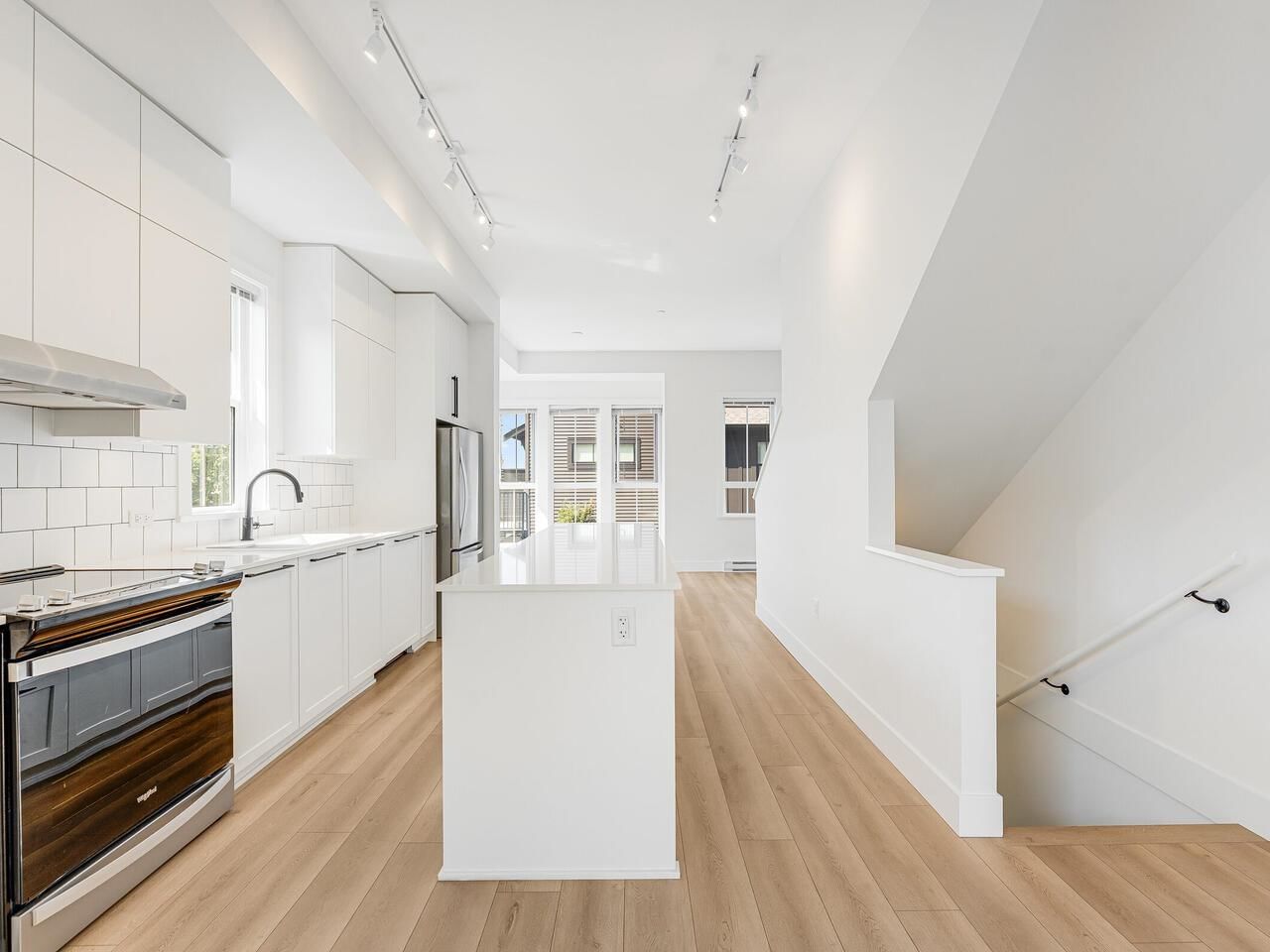 Listing Image 16