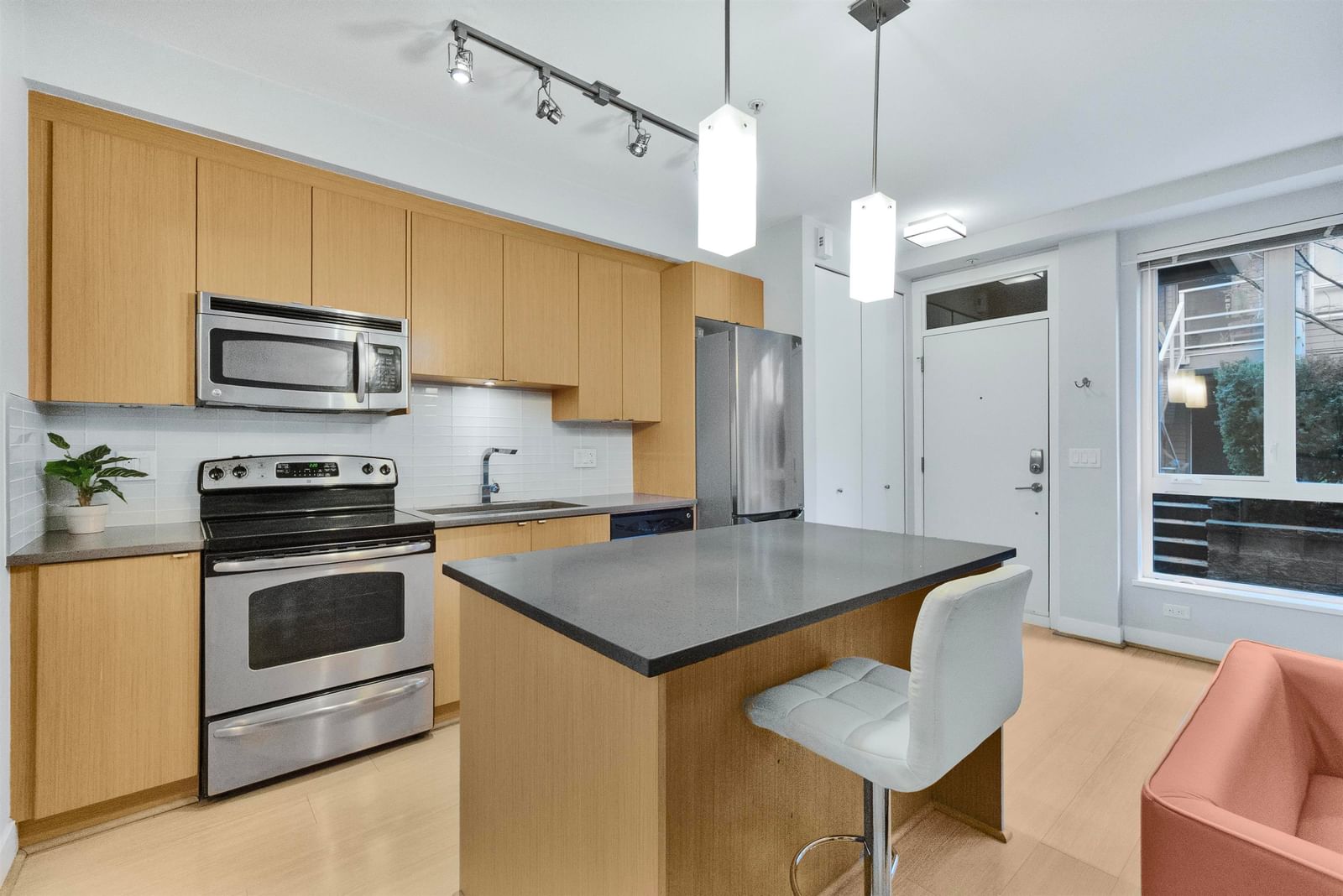 Listing Image 5