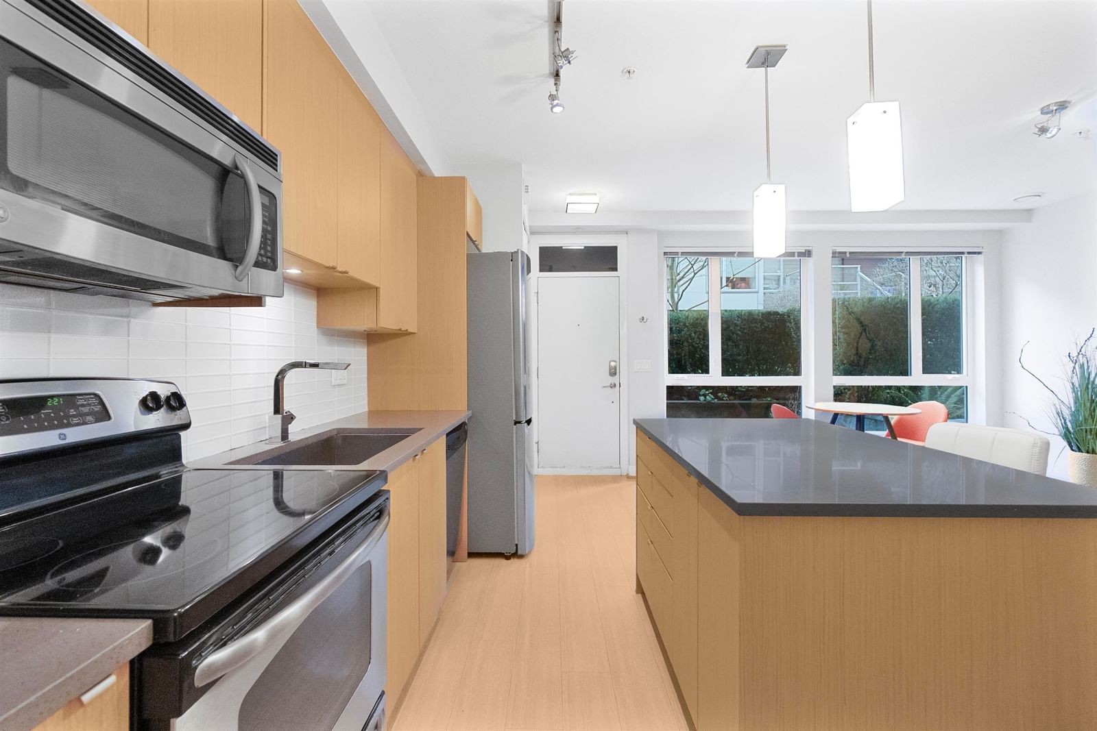 Listing Image 6