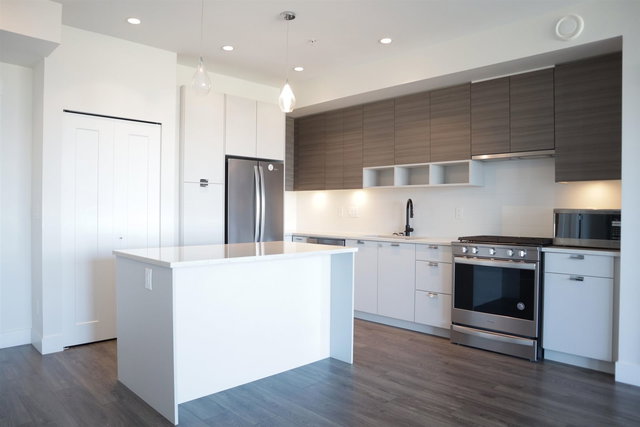 A327 - 20727 Willoughby Town Centre Drive