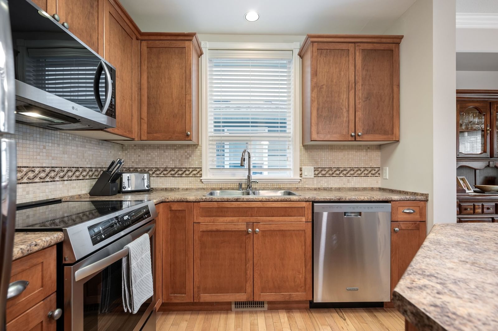 Listing Image 12