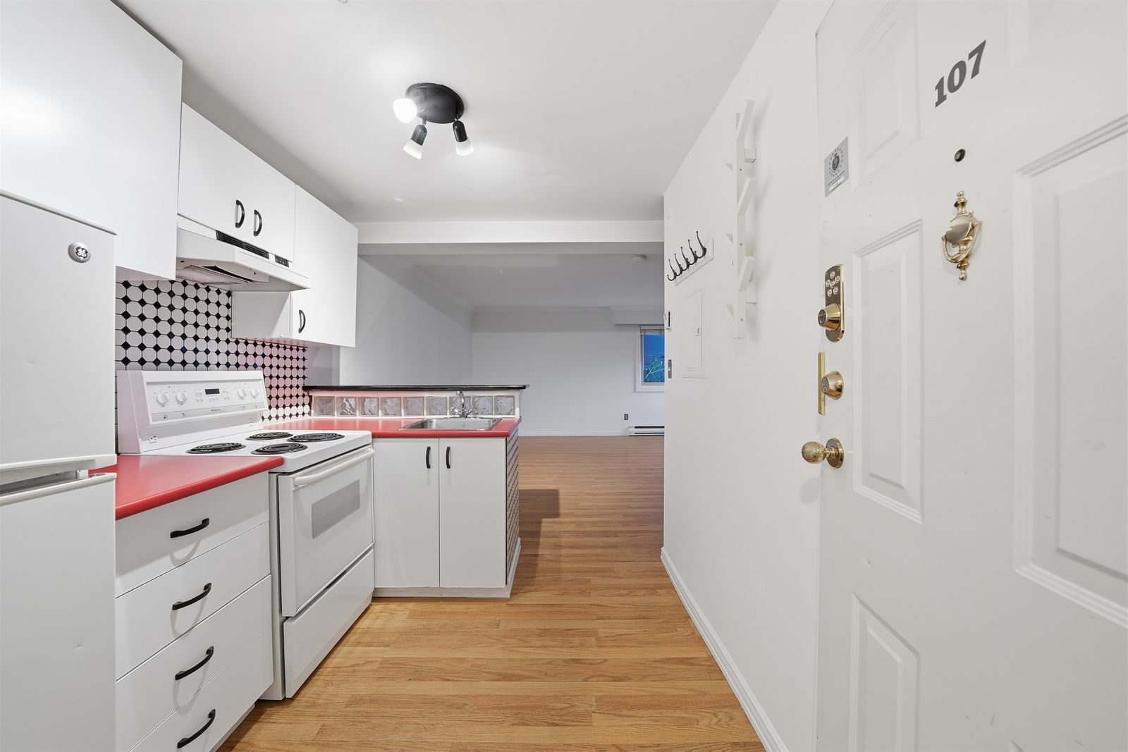 Listing Image 10