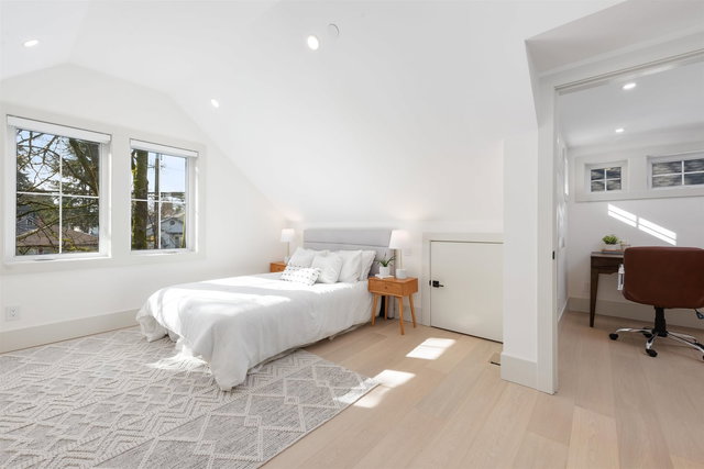 1 - 375 33rd Avenue E