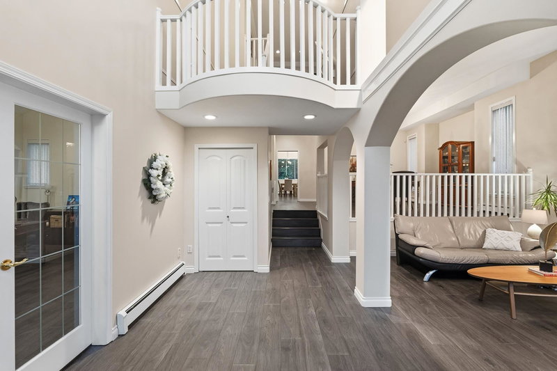 305 Sorrento Place, Coquitlam, V3K 6P4 | Image 3