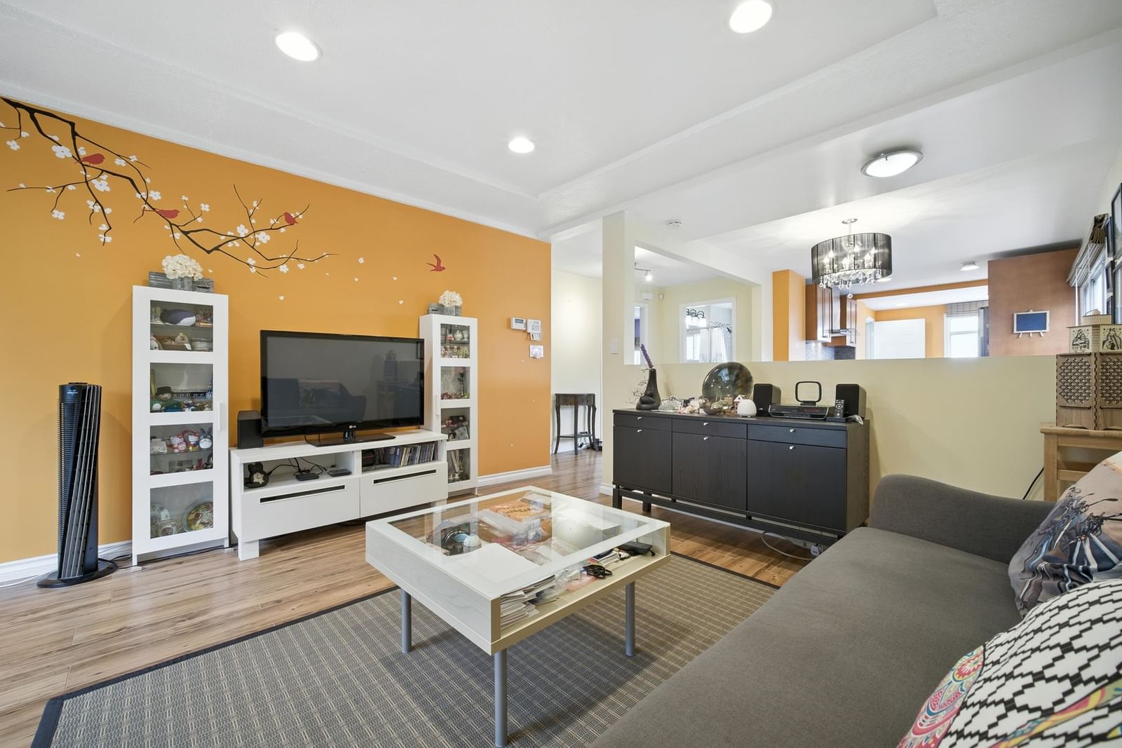 Listing Image 6