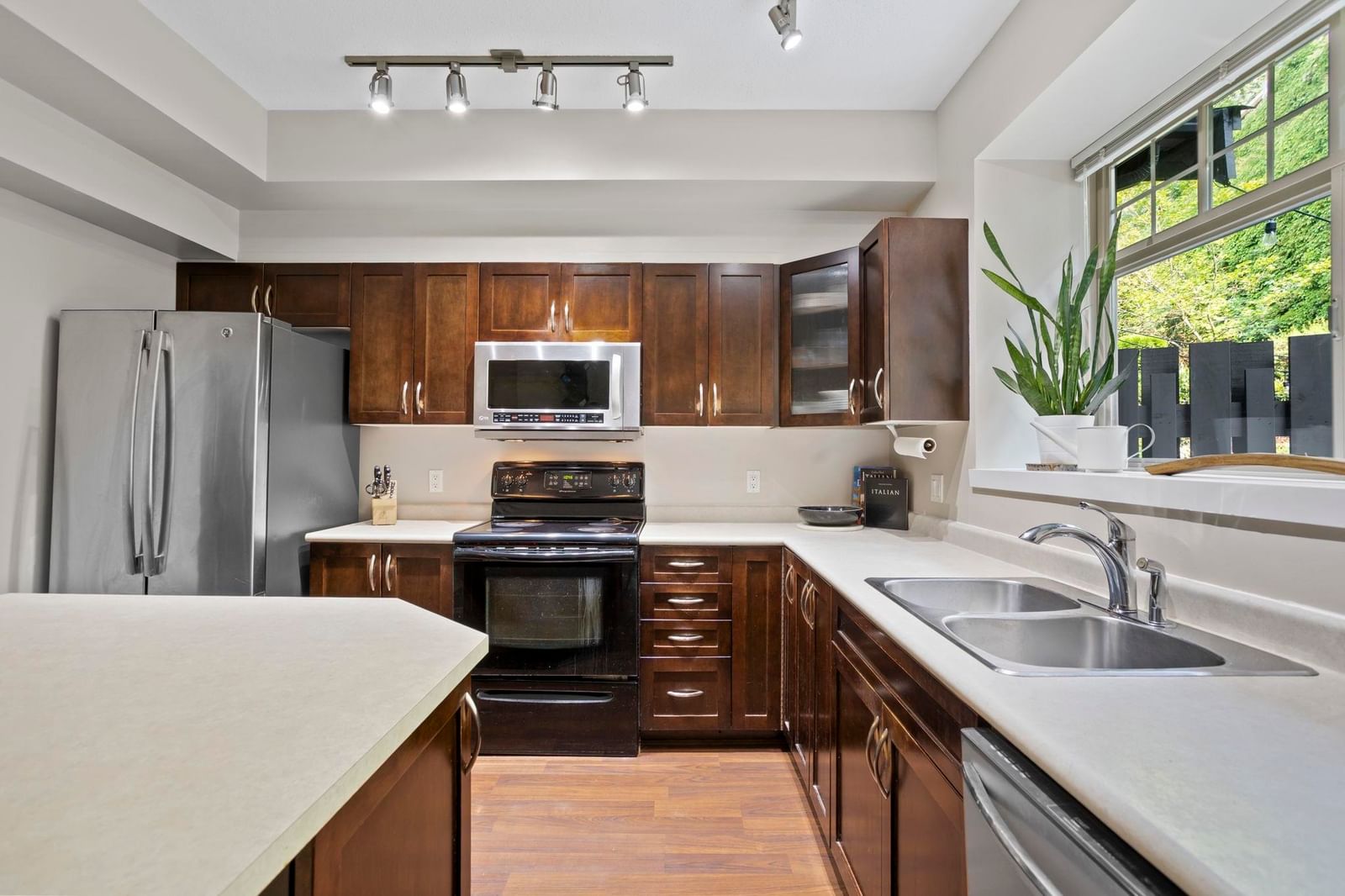 Listing Image 14