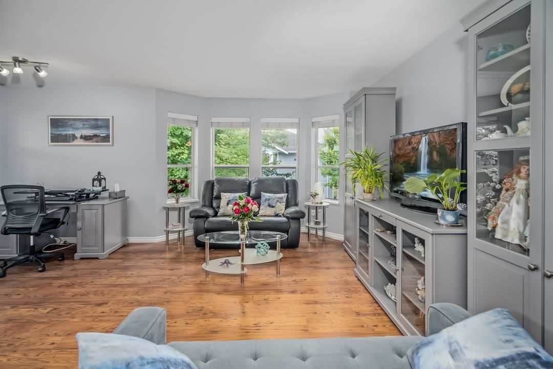 Listing Image 11