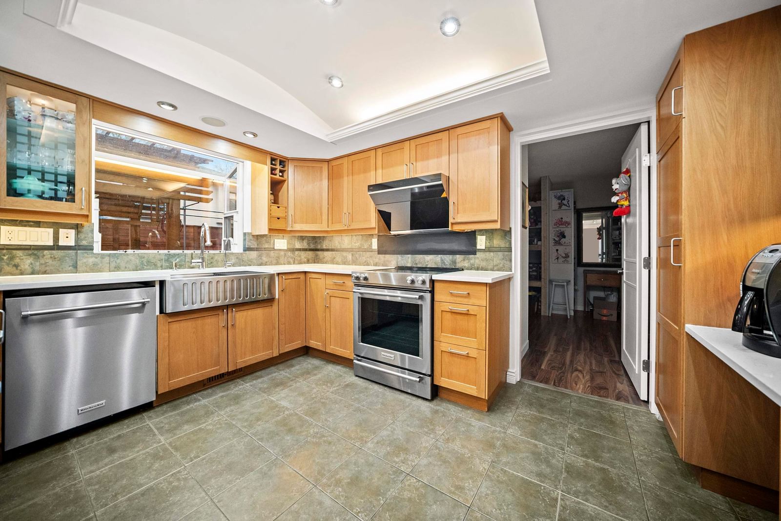 Listing Image 5