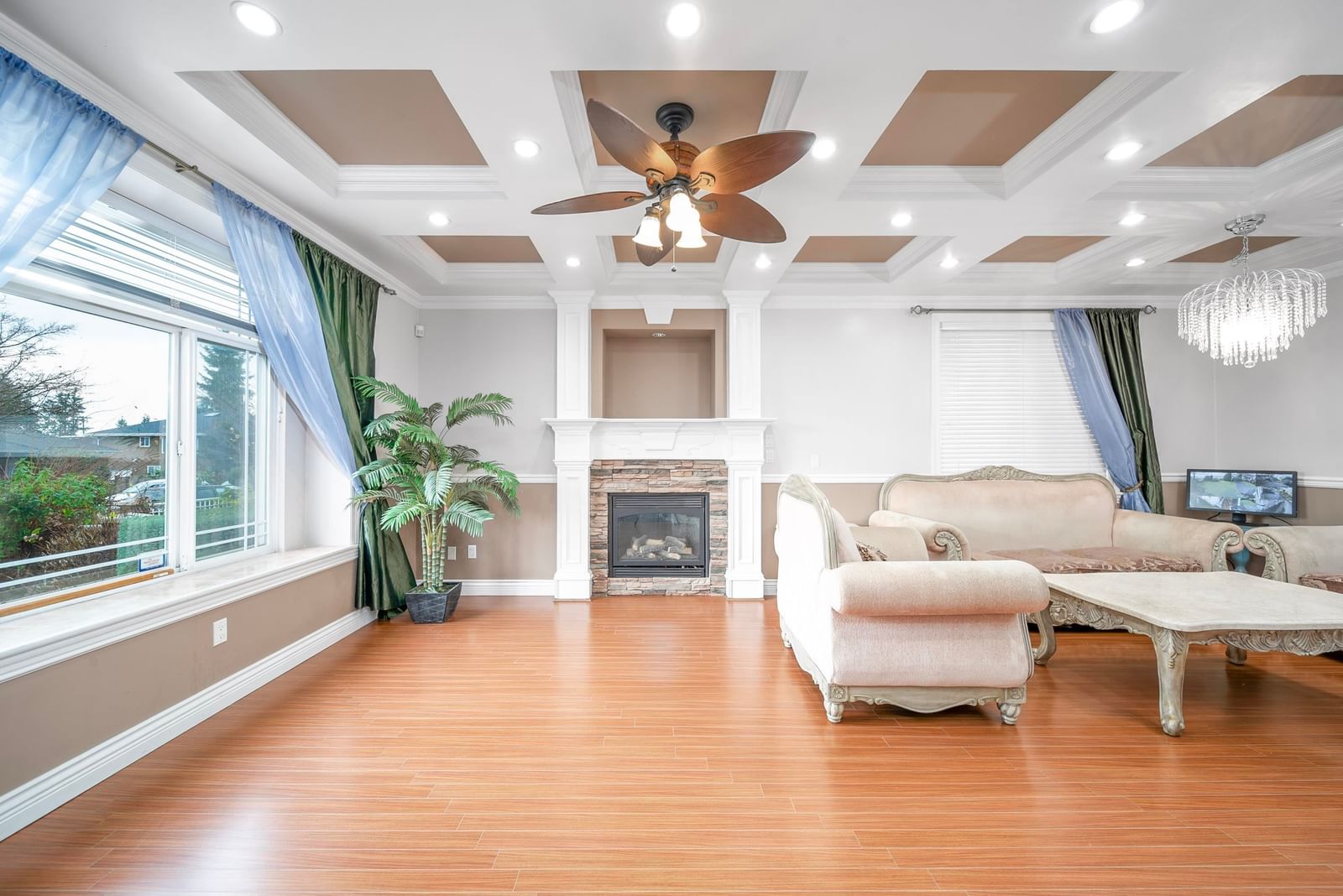 Listing Image 5
