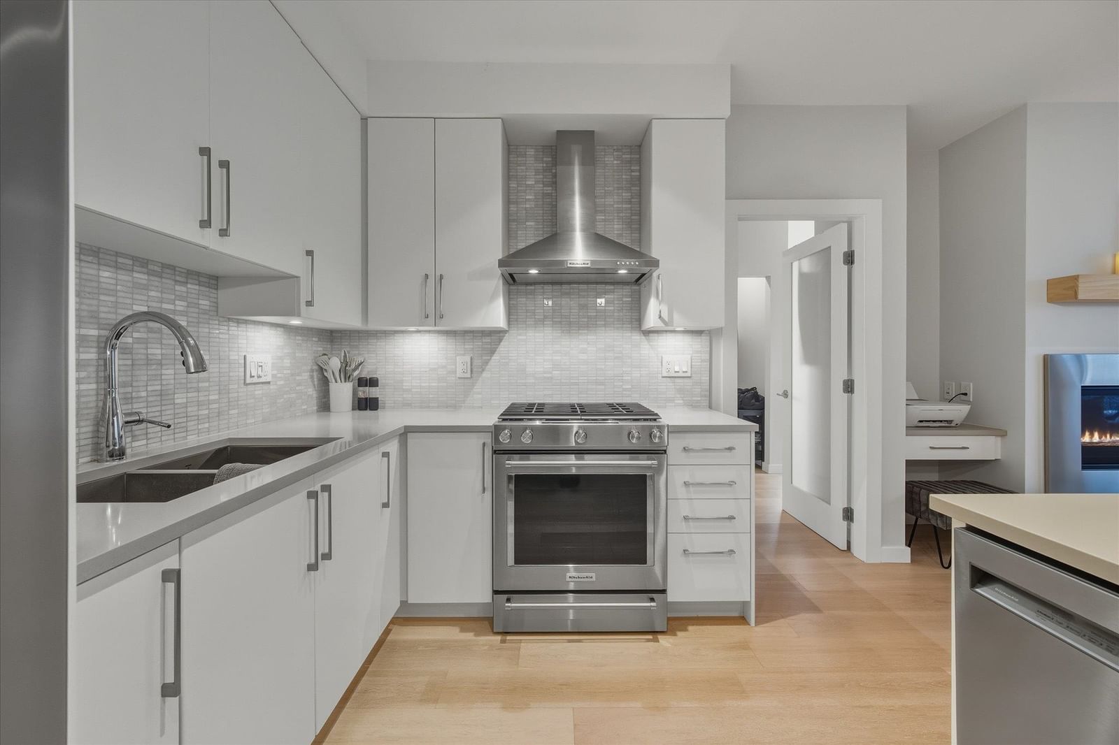 Listing Image 9