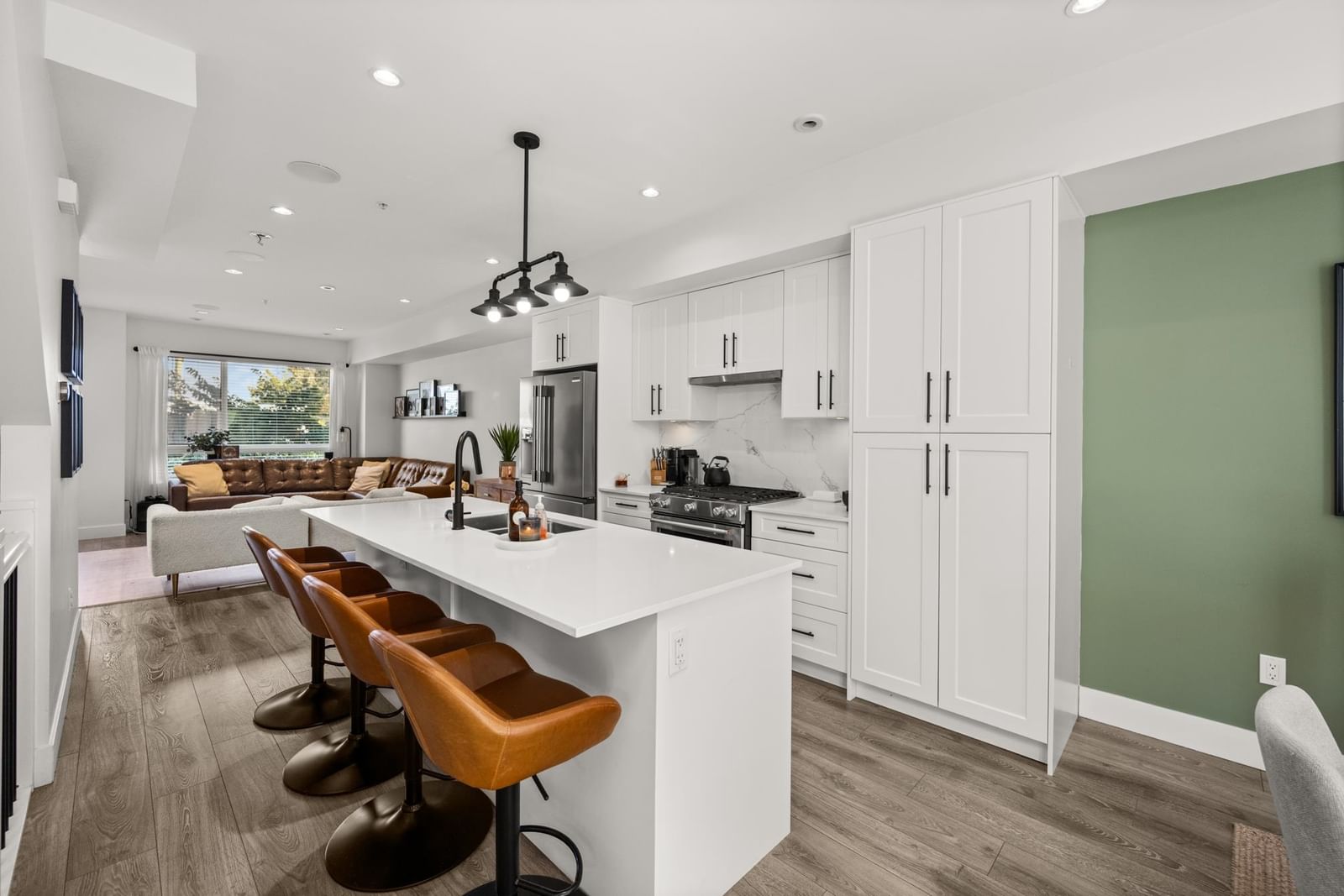 Listing Image 11