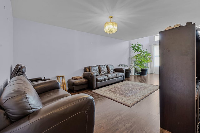 15 - 7250 122 Street