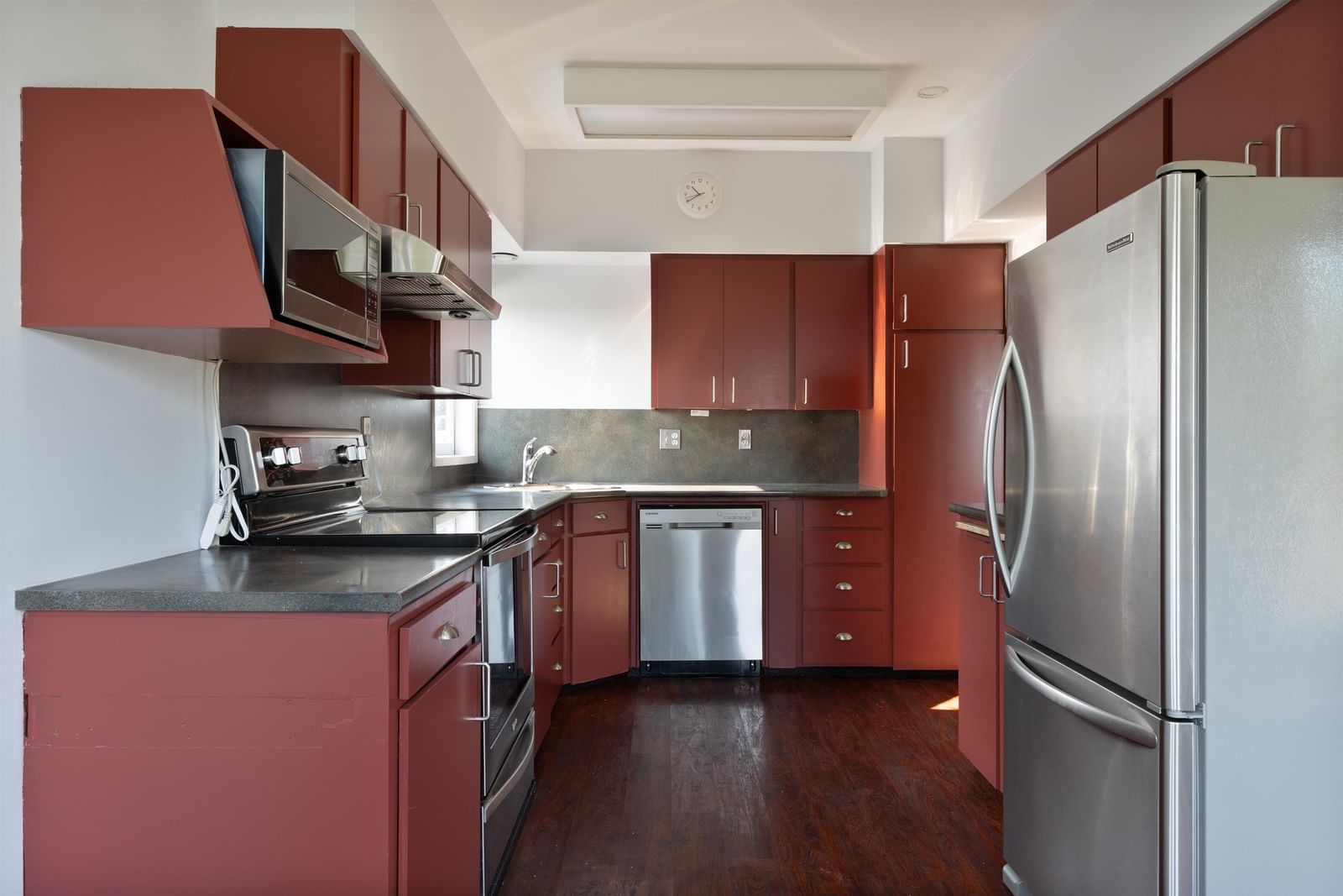Listing Image 5