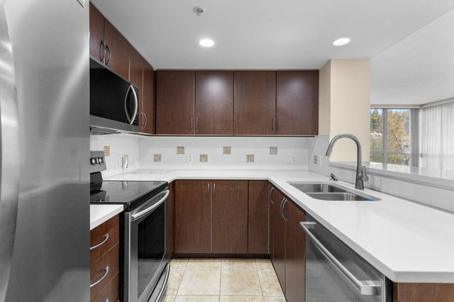 602 - 290 Newport Drive