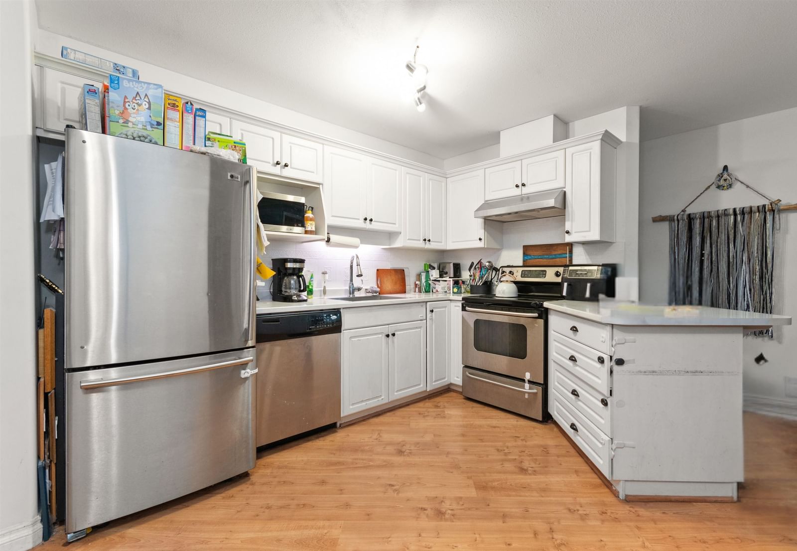 Listing Image 6