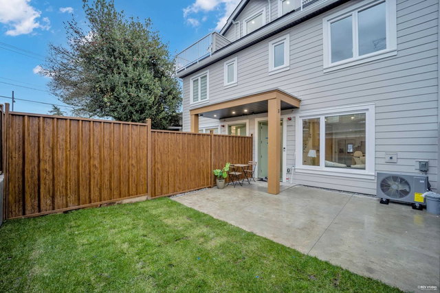 3 - 1577 58th Avenue E