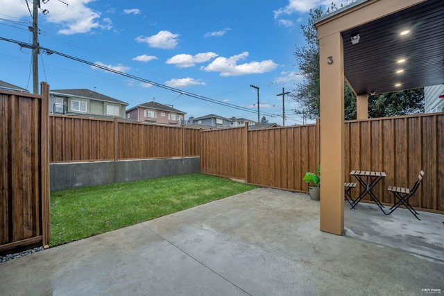 3 - 1577 58th Avenue E