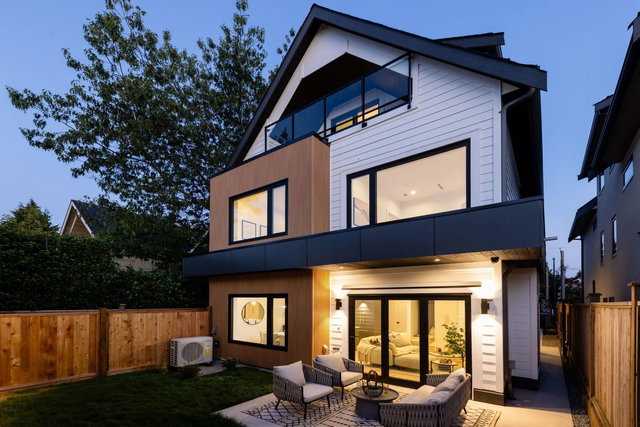 #2 - 1079 14th Avenue E