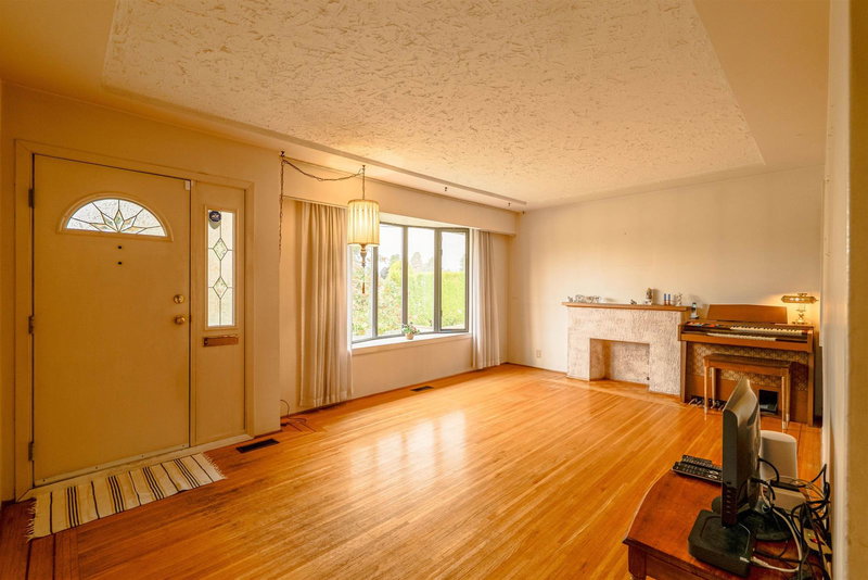 4638 Royal Oak Avenue, Burnaby, V5G 3M5 | Image 3