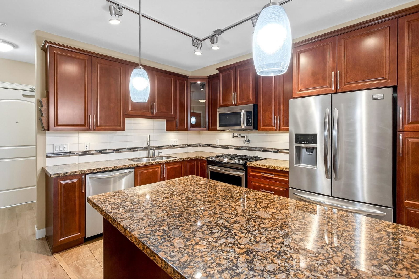 Listing Image 15