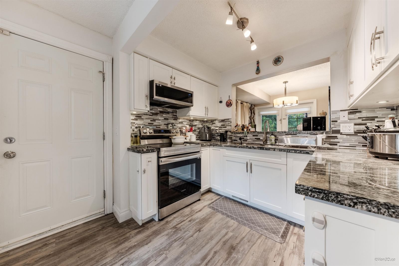 Listing Image 15