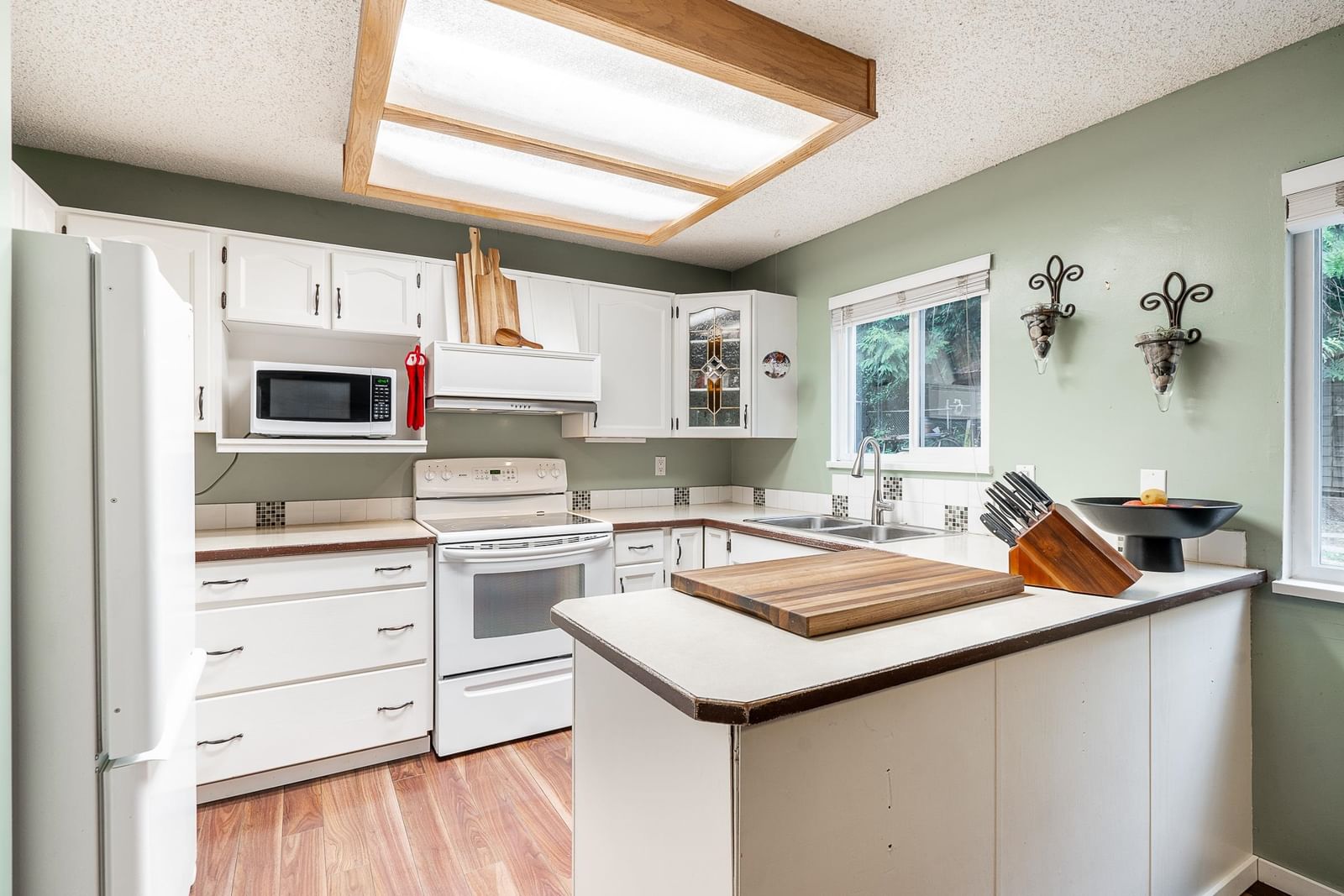 Listing Image 6