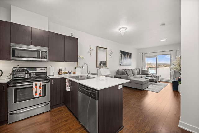 403 - 20460 Douglas Crescent