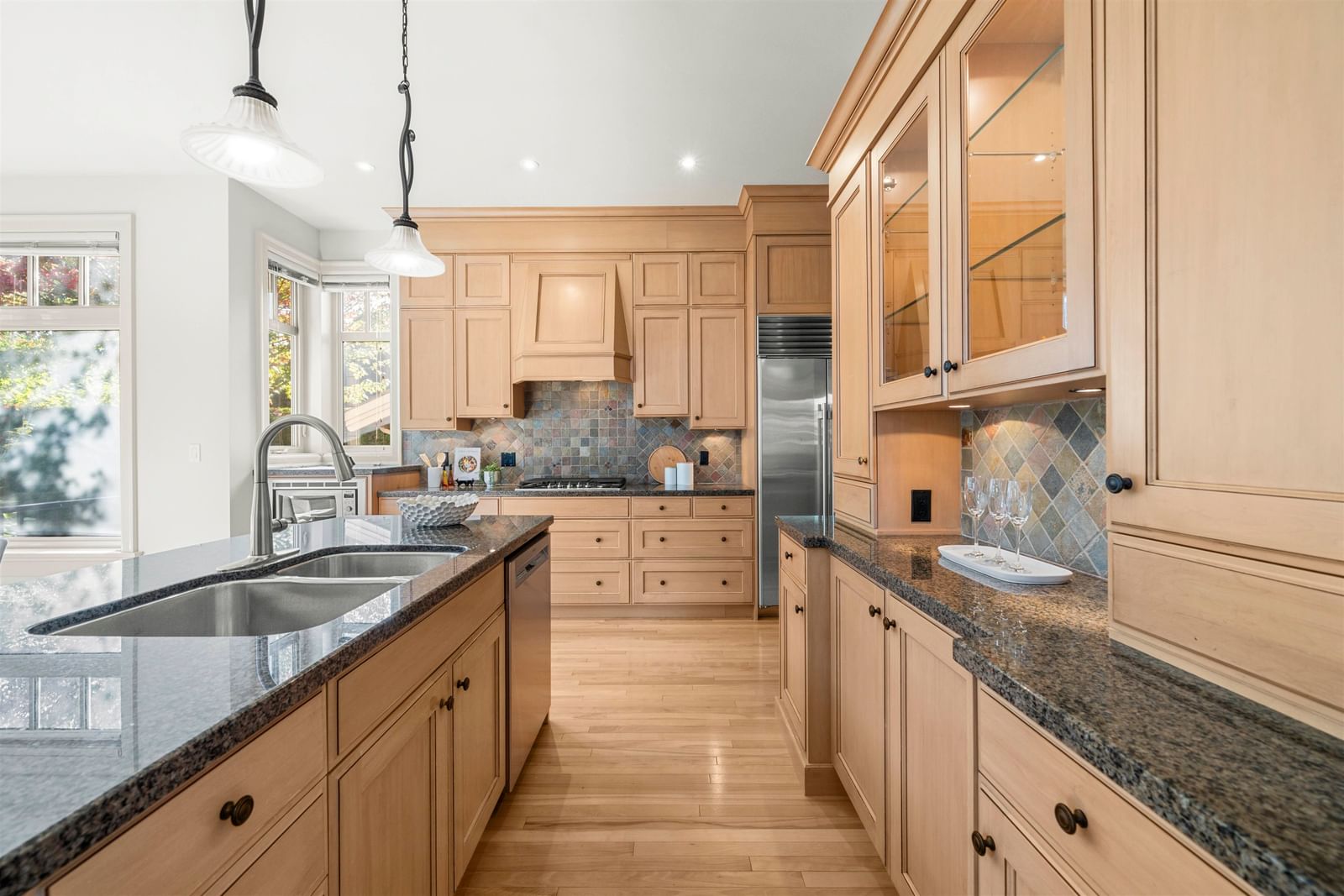 Listing Image 12