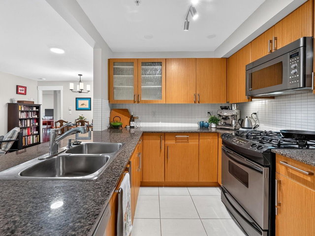 206 - 2096 46th Avenue W