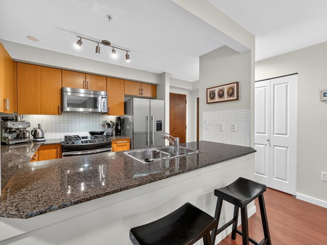 206 - 2096 46th Avenue W