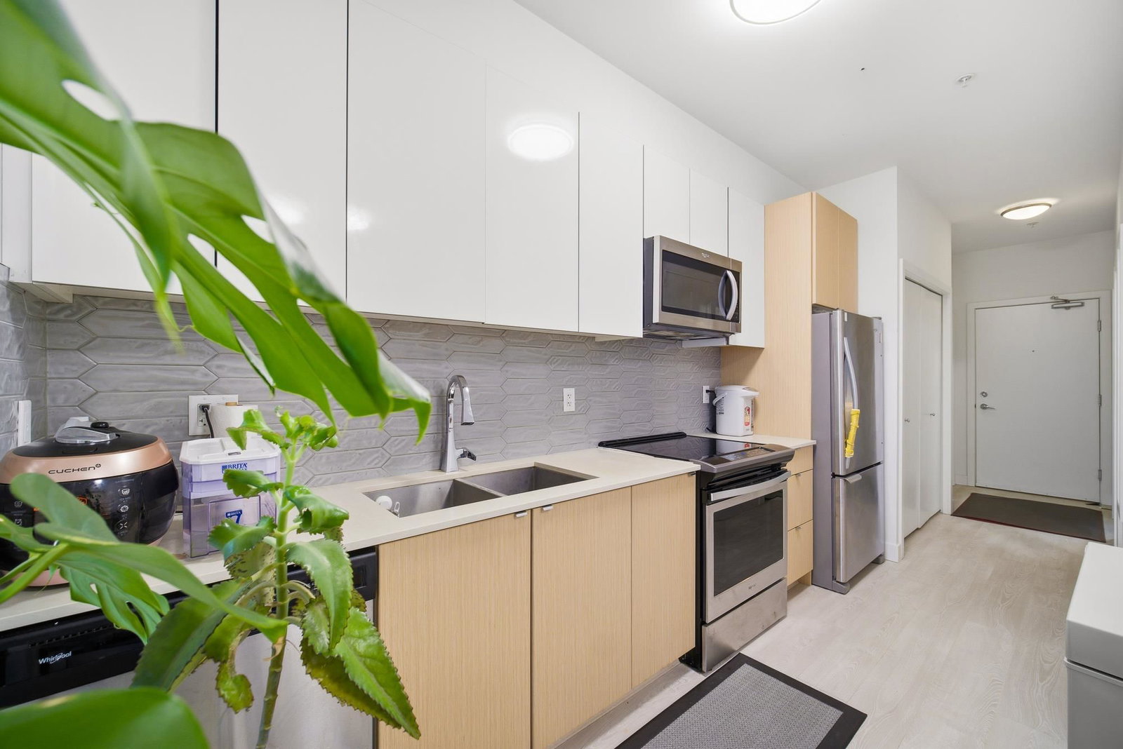 Listing Image 11