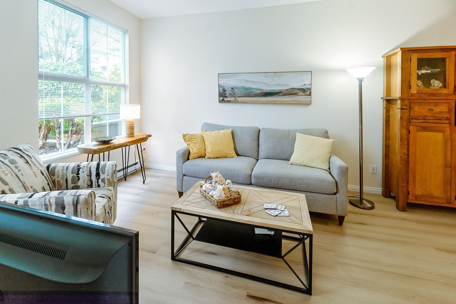 Listing Image 12