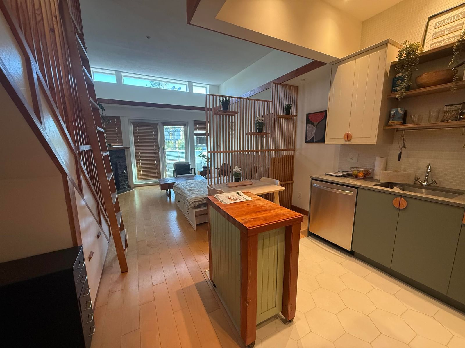 Listing Image 10