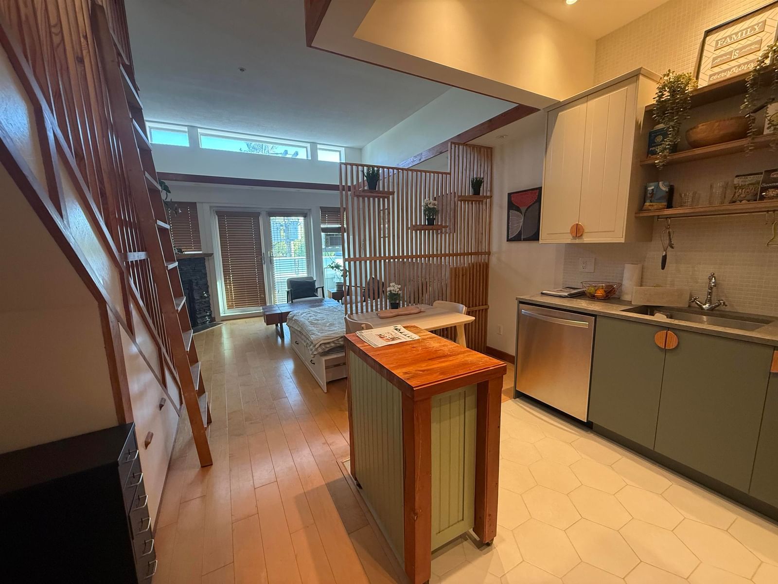 Listing Image 5