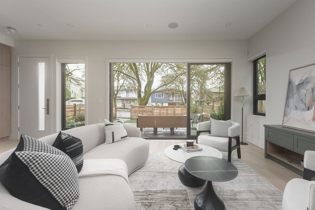 1 - 476 20th Avenue E