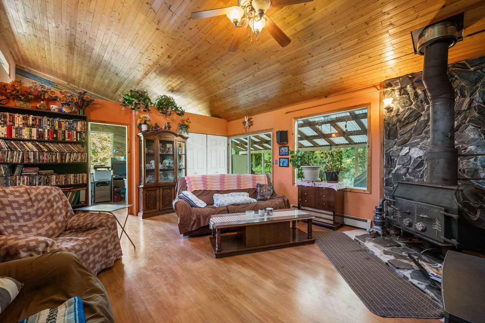 Listing Image 12